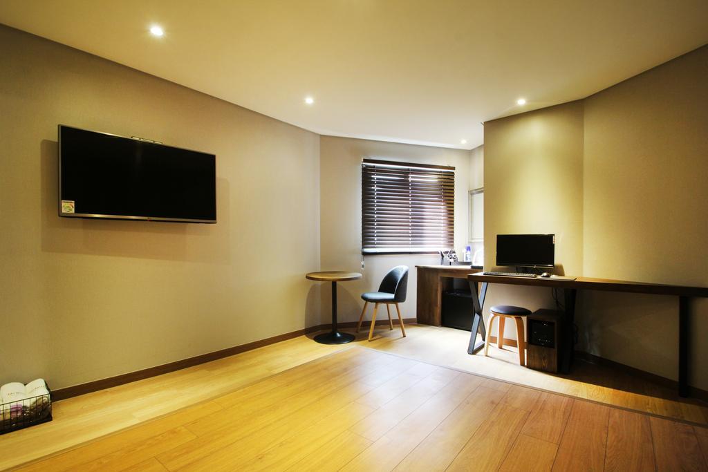 17Th Hotel Yeonje Dış mekan fotoğraf
