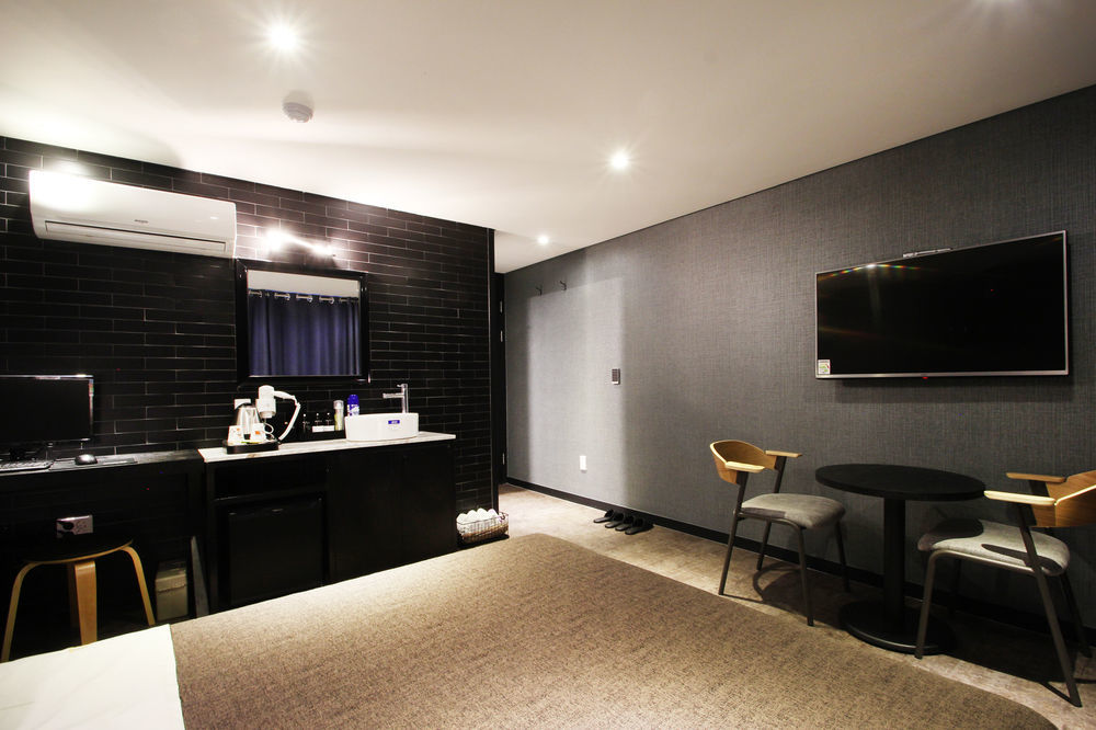17Th Hotel Yeonje Dış mekan fotoğraf